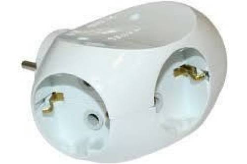 Разветвитель 3-местн. с заземл. "кубик" 16А Makel 10015